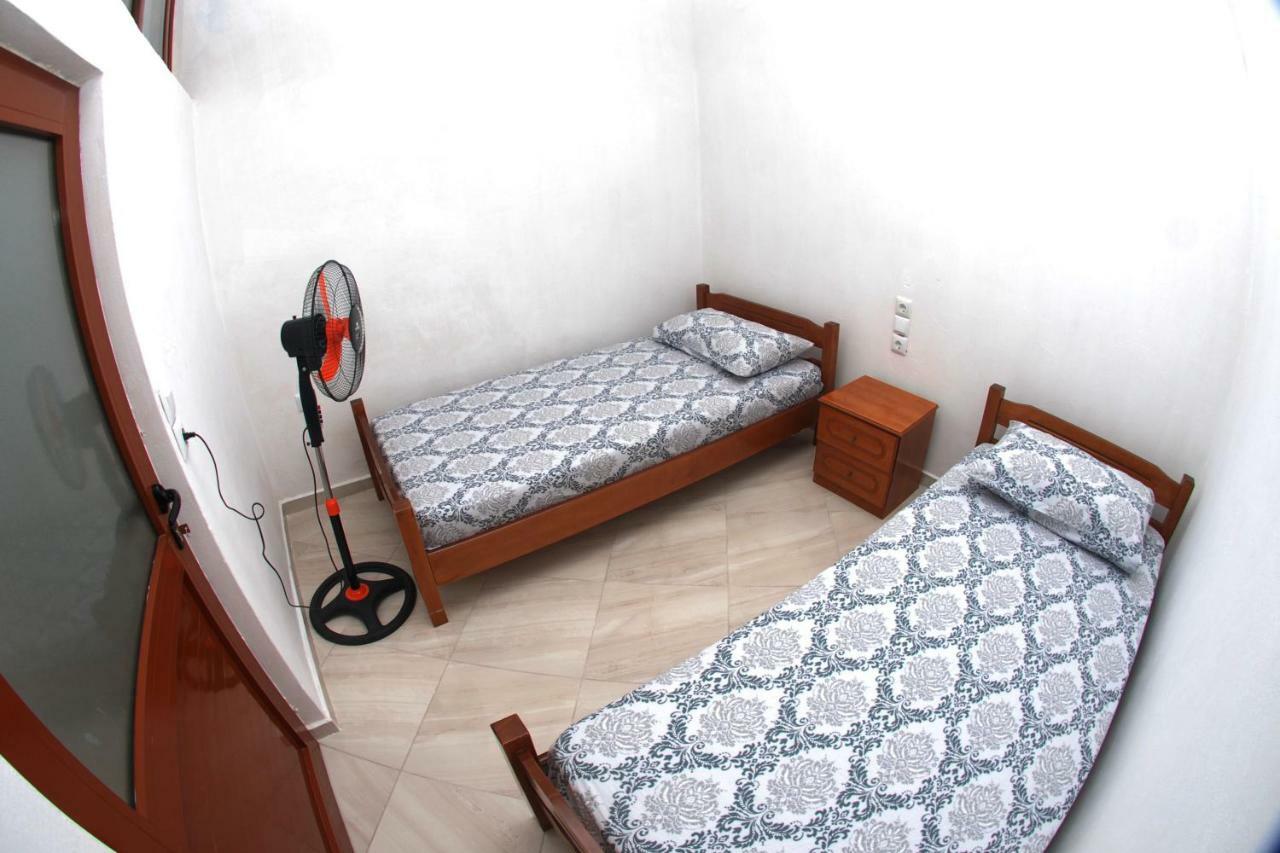 Isufi Guest Houses Sarandë Esterno foto