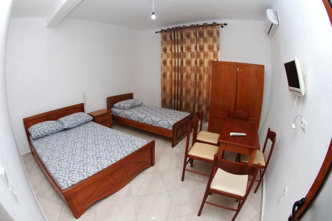 Isufi Guest Houses Sarandë Esterno foto