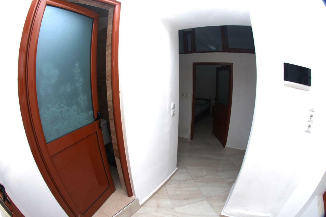 Isufi Guest Houses Sarandë Esterno foto