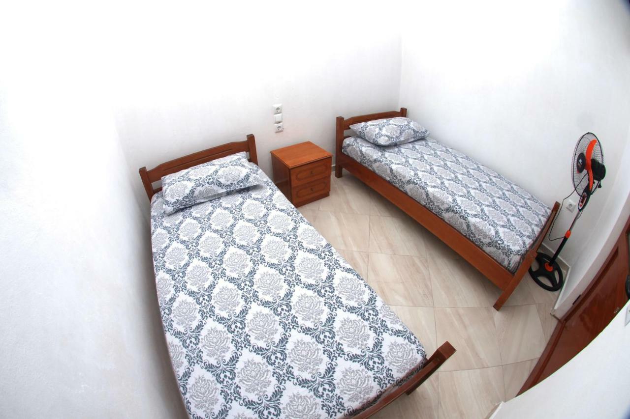 Isufi Guest Houses Sarandë Esterno foto