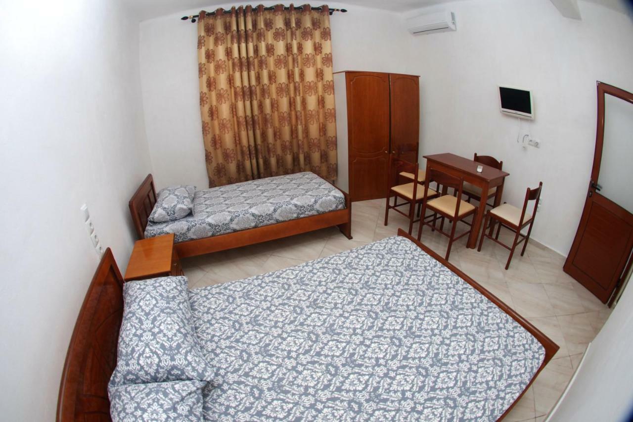 Isufi Guest Houses Sarandë Esterno foto