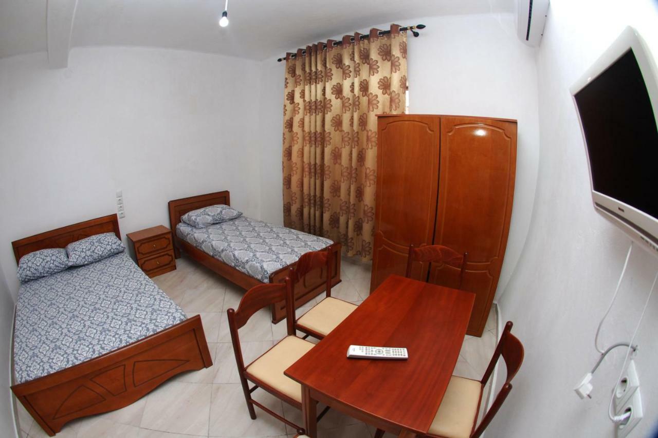 Isufi Guest Houses Sarandë Esterno foto